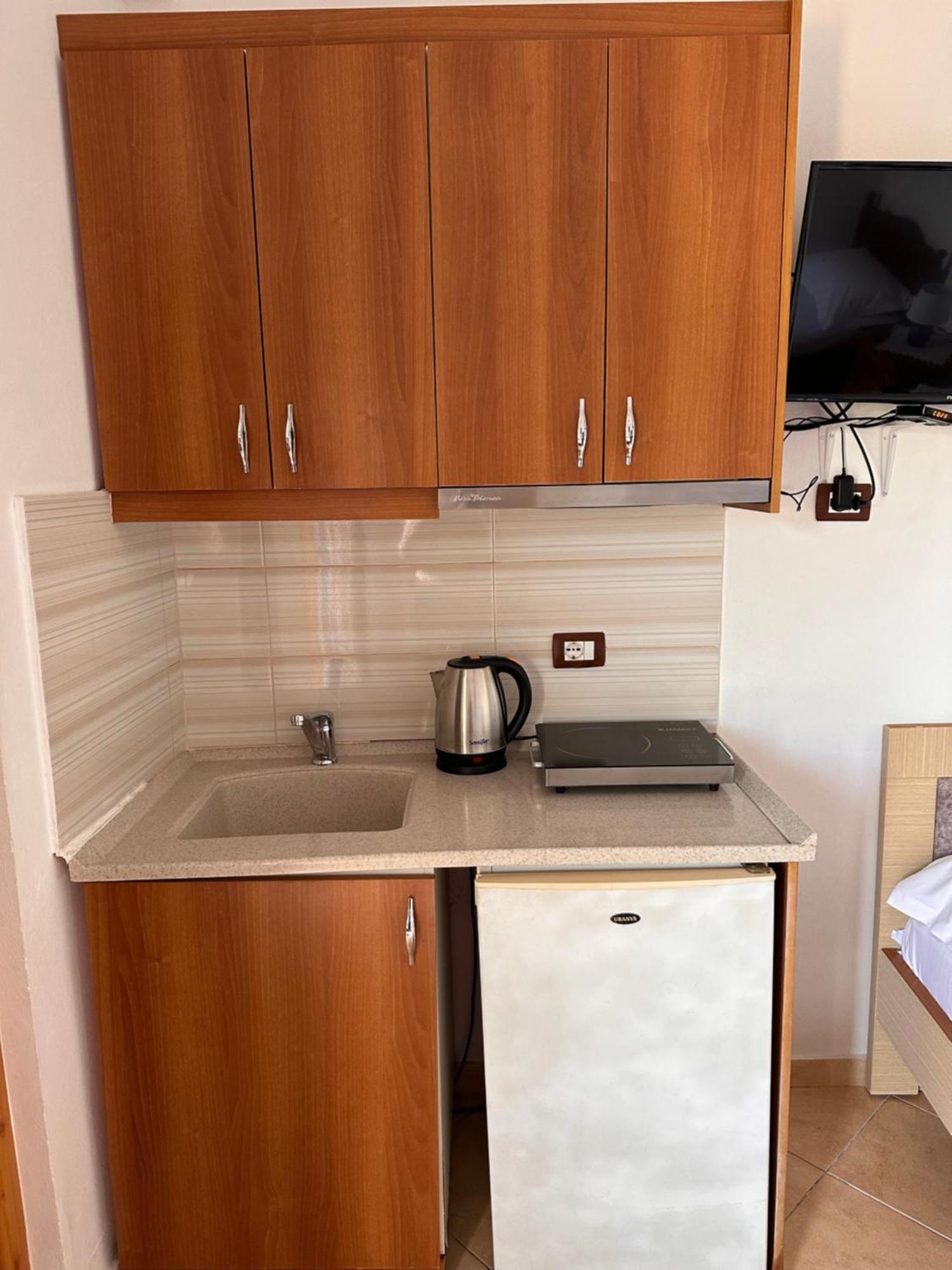 Albi'S Guesthouse クサミル エクステリア 写真